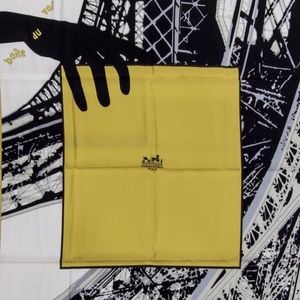 HERMÈS Silk Scarf - MINT Condition!